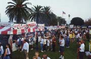 croud2sm.jpg (15044 bytes)