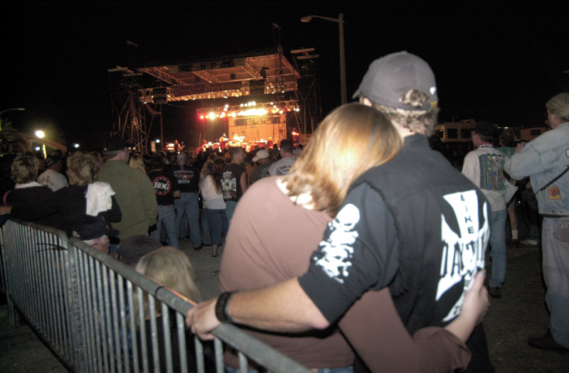 CROWD 015