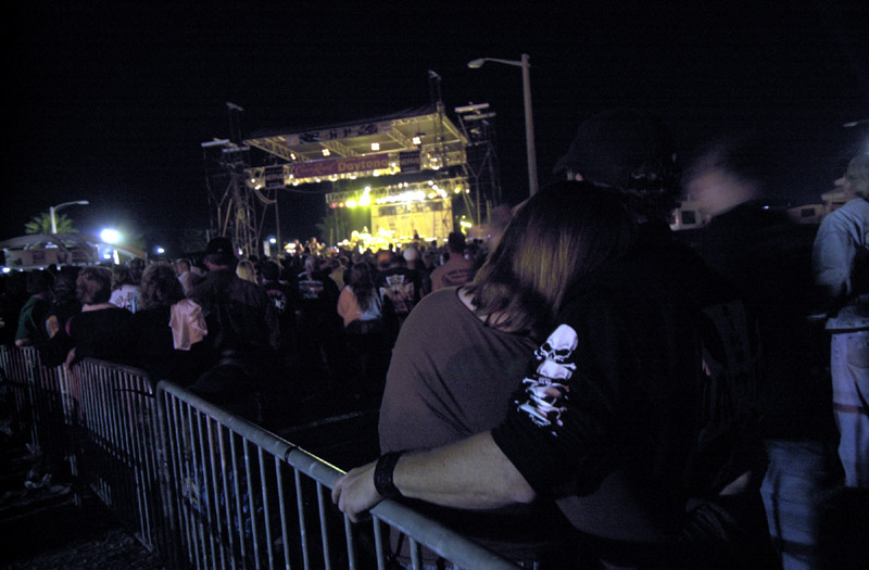 CROWD 016