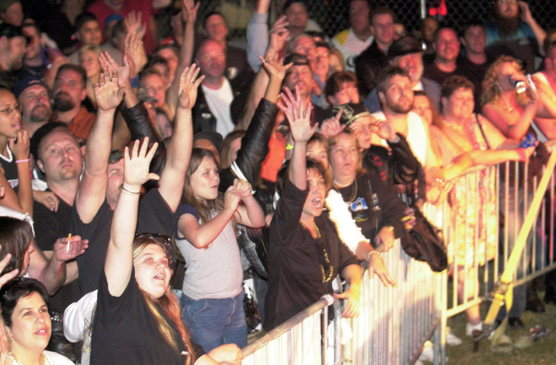 CROWD 027