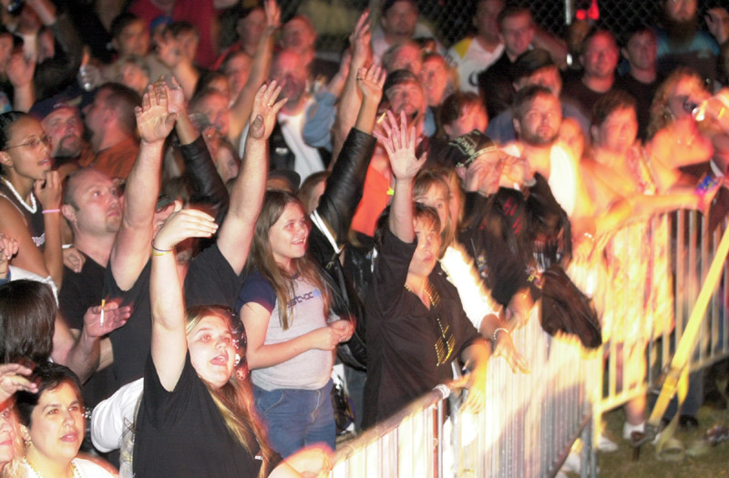 CROWD 028